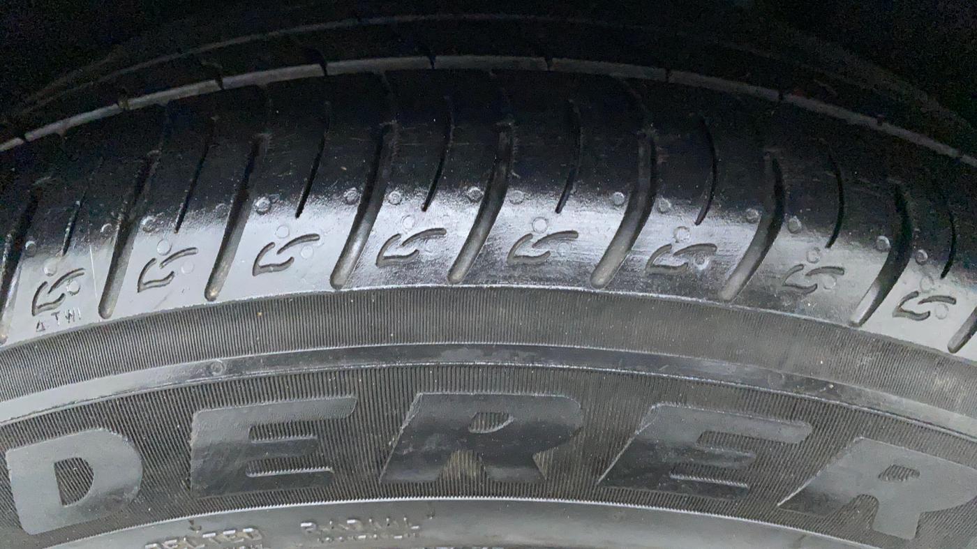 2010 Mercedes Benz C Class 250 CDI CLASSIC, Diesel, Automatic, 1,16,844 km, Left Rear Tyre Tread