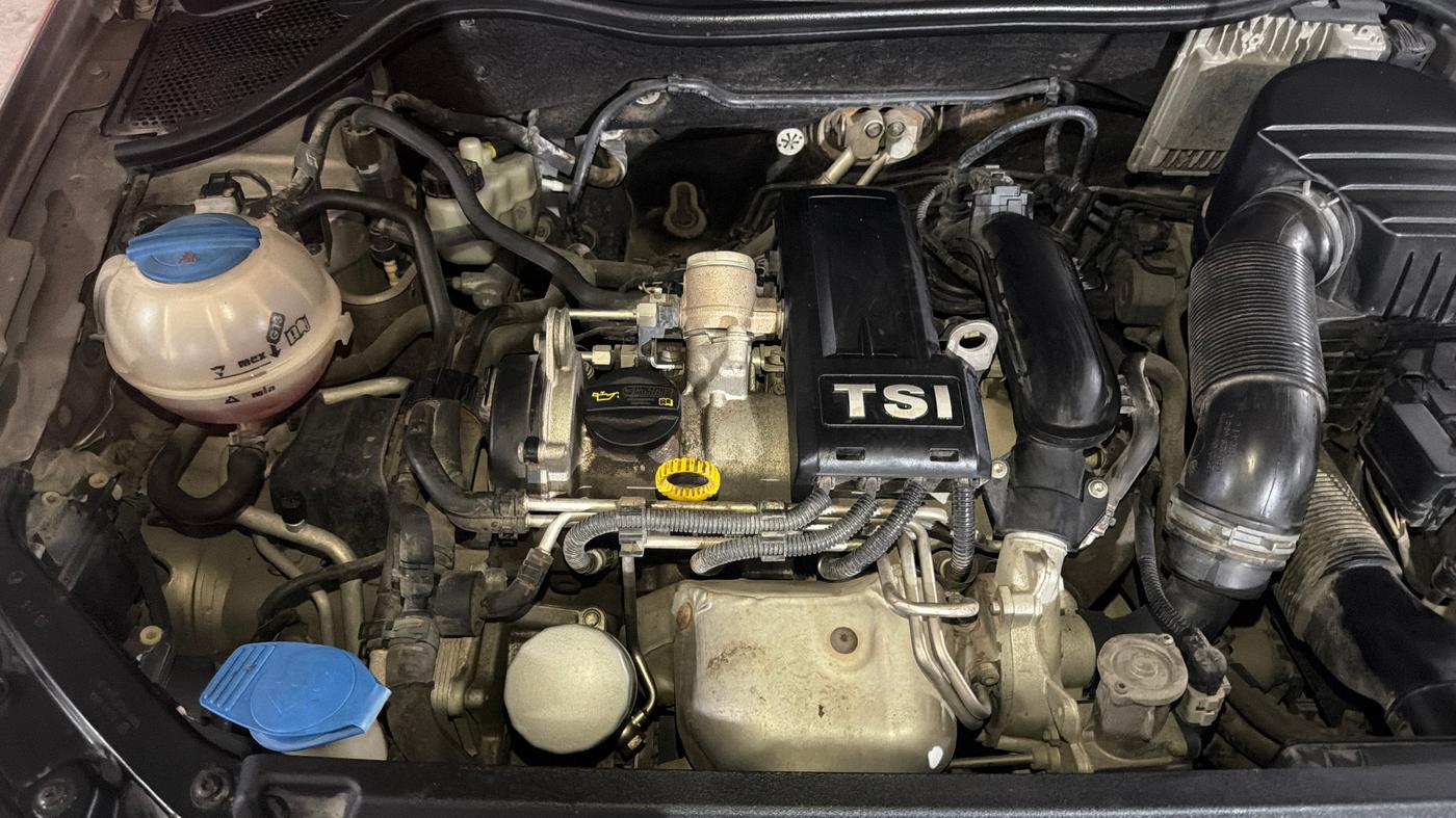 2015 Volkswagen Vento HIGHLINE PETROL AT, Petrol, Automatic, 41,913 km, Engine View - Right