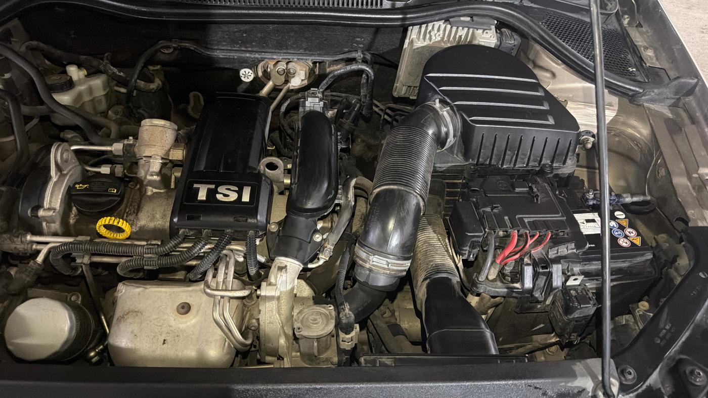2015 Volkswagen Vento HIGHLINE PETROL AT, Petrol, Automatic, 41,913 km, Engine View - Left
