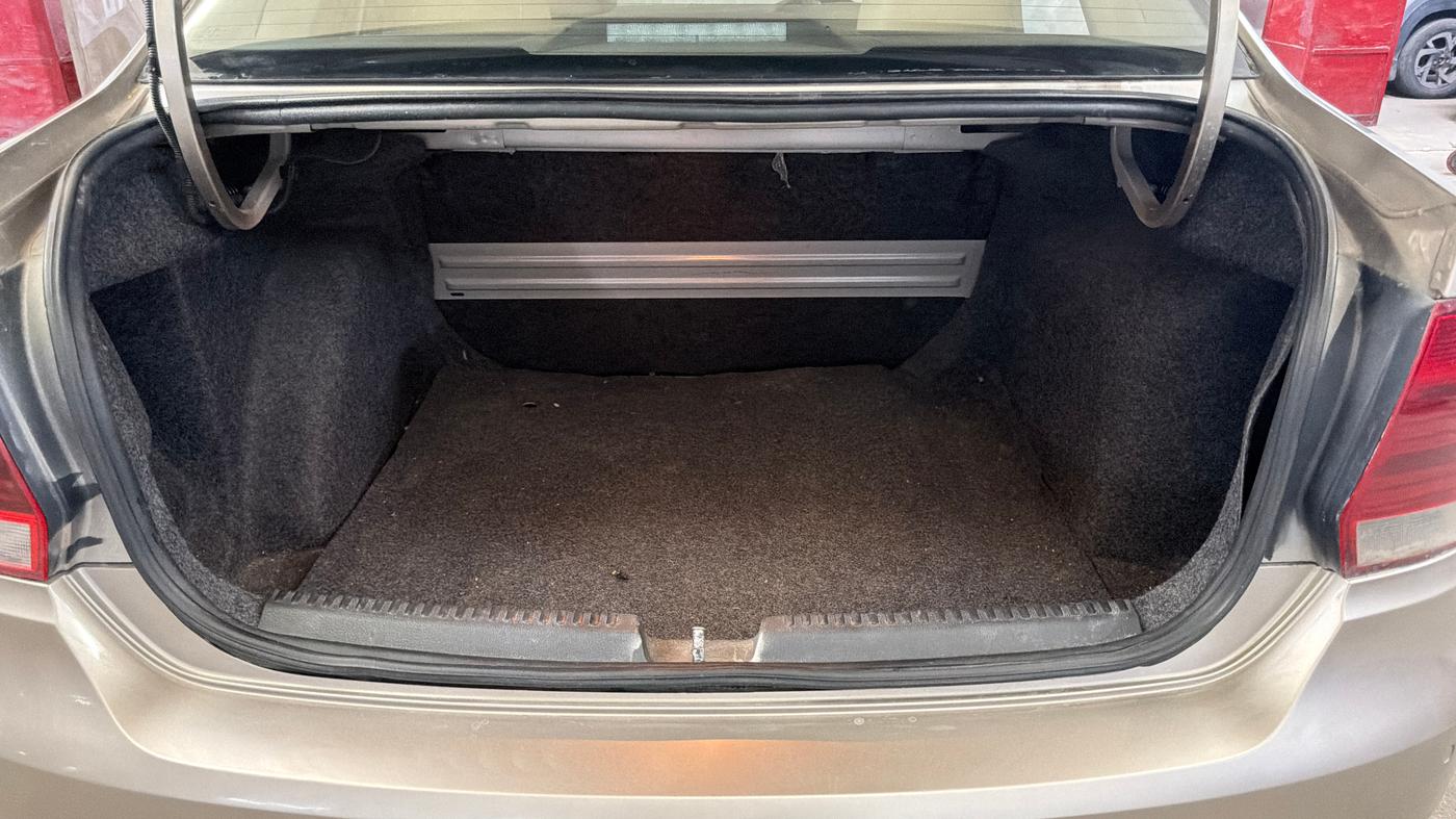 2015 Volkswagen Vento HIGHLINE PETROL AT, Petrol, Automatic, 41,913 km, Boot Inside