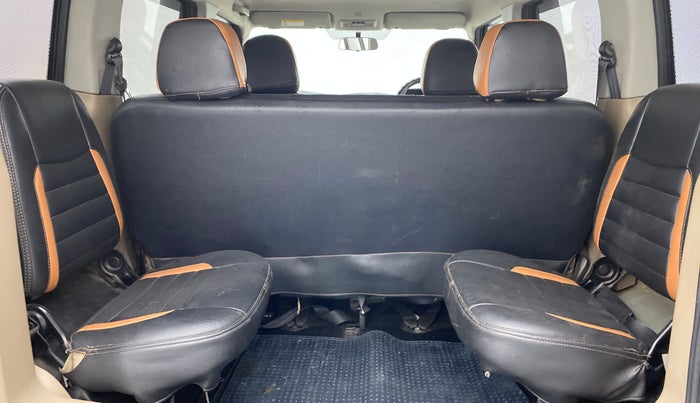 2017 Mahindra TUV300 T8, Diesel, Manual, 1,07,404 km, Third Seat Row ( optional )