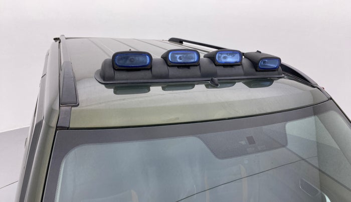 2017 Mahindra TUV300 T8, Diesel, Manual, 1,07,404 km, Roof