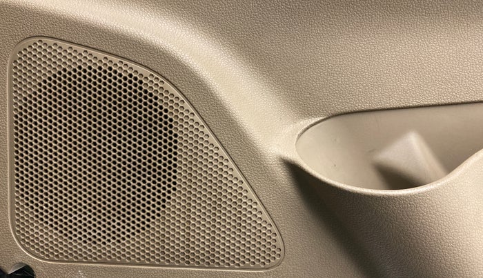 2017 Mahindra TUV300 T8, Diesel, Manual, 1,07,404 km, Speaker