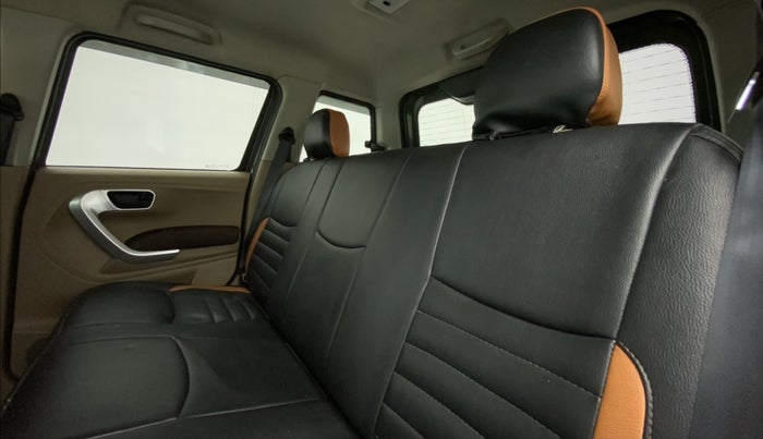 2017 Mahindra TUV300 T8, Diesel, Manual, 1,07,404 km, Right Side Rear Door Cabin