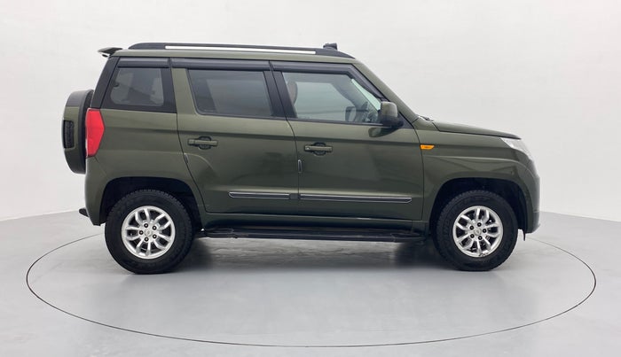 2017 Mahindra TUV300 T8, Diesel, Manual, 1,07,404 km, Right Side View