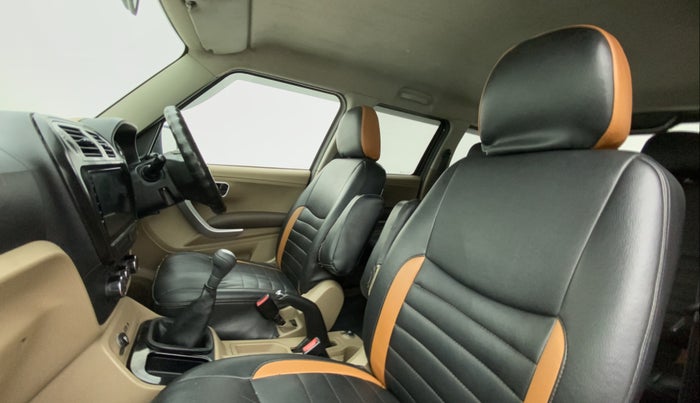 2017 Mahindra TUV300 T8, Diesel, Manual, 1,07,404 km, Right Side Front Door Cabin