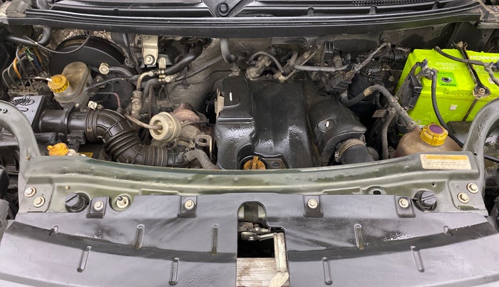 2017 Mahindra TUV300 T8, Diesel, Manual, 1,07,404 km, Open Bonet