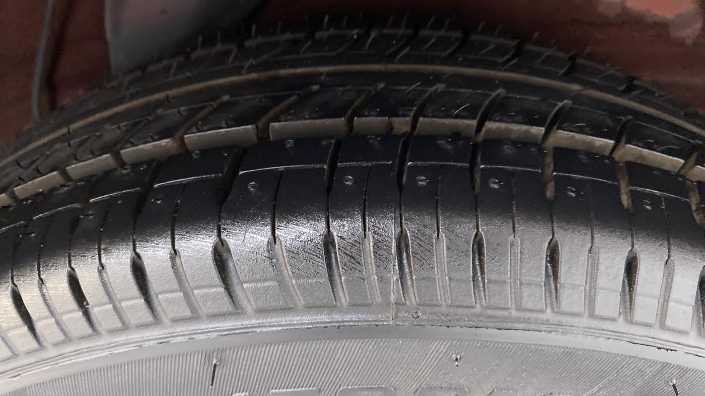 2013 Hyundai i20 SPORTZ 1.4 AT VTVT, Petrol, Automatic, 24,846 km, Left Rear Tyre Tread