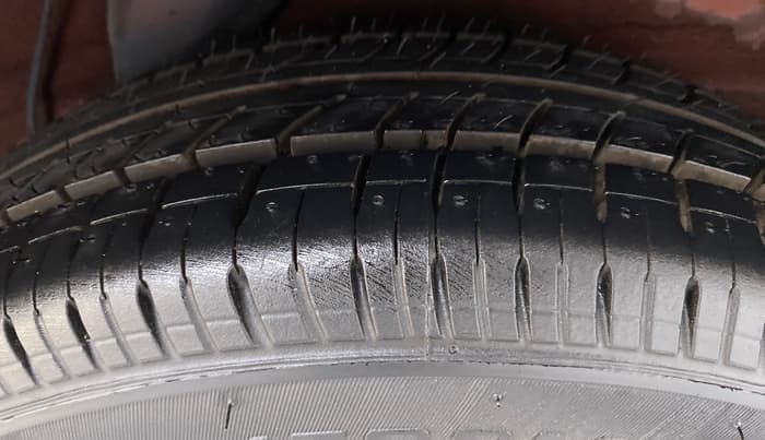 2013 Hyundai i20 SPORTZ 1.4 AT VTVT, Petrol, Automatic, 24,846 km, Left Rear Tyre Tread