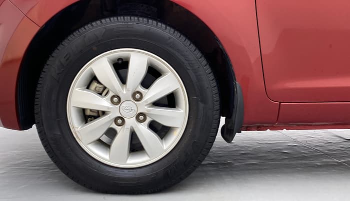 2013 Hyundai i20 SPORTZ 1.4 AT VTVT, Petrol, Automatic, 24,846 km, Left Front Wheel