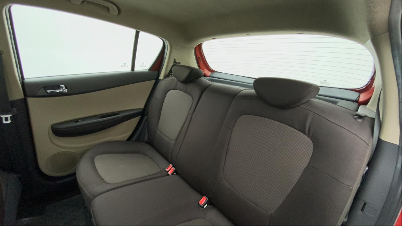 2013 Hyundai i20 SPORTZ 1.4 AT VTVT, Petrol, Automatic, 24,846 km, Right Side Rear Door Cabin