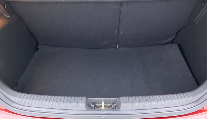 2013 Hyundai i20 SPORTZ 1.4 AT VTVT, Petrol, Automatic, 24,846 km, Boot Inside
