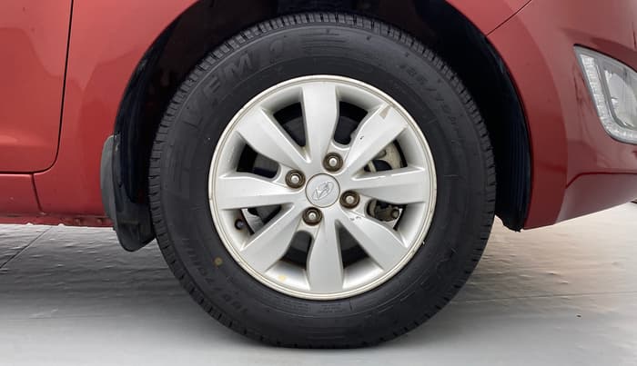 2013 Hyundai i20 SPORTZ 1.4 AT VTVT, Petrol, Automatic, 24,846 km, Right Front Wheel