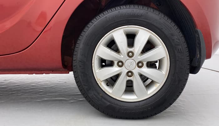 2013 Hyundai i20 SPORTZ 1.4 AT VTVT, Petrol, Automatic, 24,846 km, Left Rear Wheel