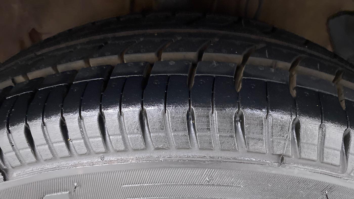 2013 Hyundai i20 SPORTZ 1.4 AT VTVT, Petrol, Automatic, 24,846 km, Right Front Tyre Tread