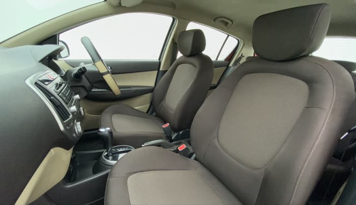 2013 Hyundai i20 SPORTZ 1.4 AT VTVT, Petrol, Automatic, 24,846 km, Right Side Front Door Cabin