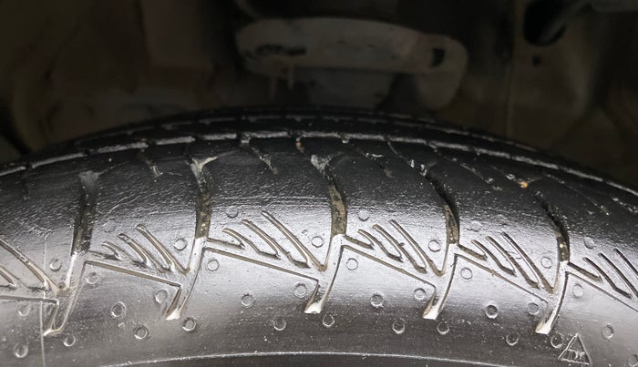 2022 Hyundai ALCAZAR PLATINUM(O) 7STR 1.5 AT, Diesel, Automatic, 30,646 km, Left Front Tyre Tread