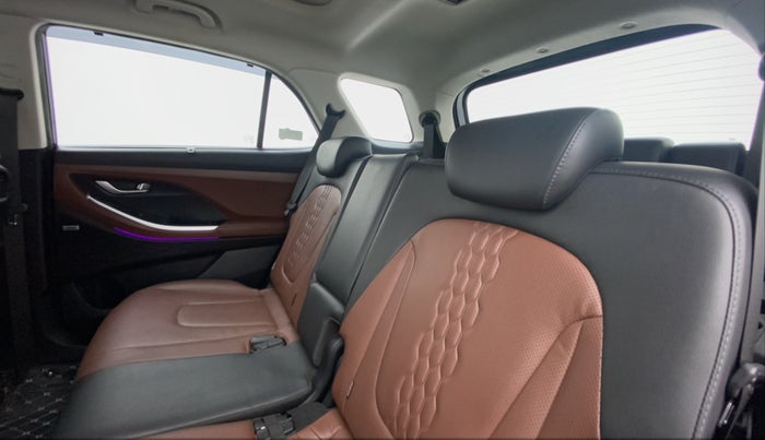 2022 Hyundai ALCAZAR PLATINUM(O) 7STR 1.5 AT, Diesel, Automatic, 30,646 km, Right Side Rear Door Cabin