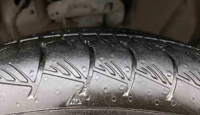 2022 Hyundai ALCAZAR PLATINUM(O) 7STR 1.5 AT, Diesel, Automatic, 30,646 km, Right Front Tyre Tread