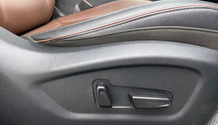 2022 Hyundai ALCAZAR PLATINUM(O) 7STR 1.5 AT, Diesel, Automatic, 30,646 km, Driver Side Adjustment Panel