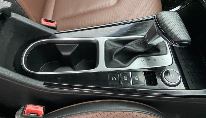 2022 Hyundai ALCAZAR PLATINUM(O) 7STR 1.5 AT, Diesel, Automatic, 30,646 km, Gear Lever