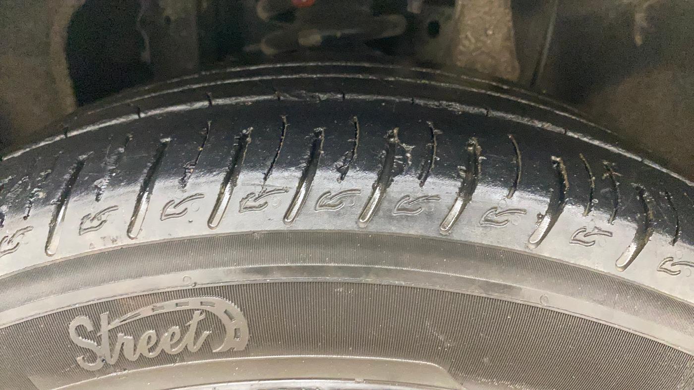 2019 Mahindra MARAZZO M4 8 STR, Diesel, Manual, 29,994 km, Left Front Tyre Tread