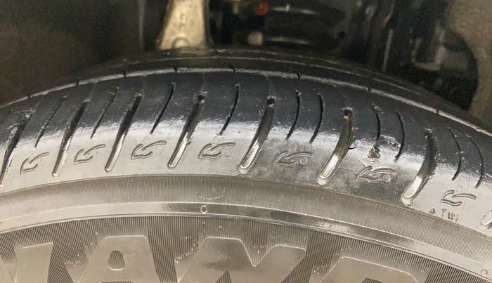 2019 Mahindra MARAZZO M4 8 STR, Diesel, Manual, 29,960 km, Right Front Tyre Tread