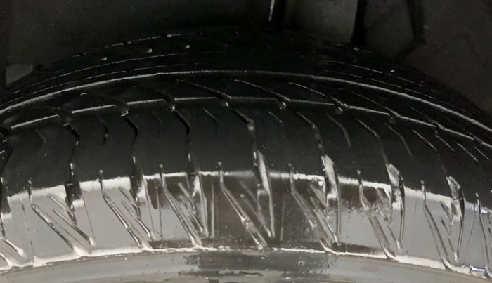 2023 Mahindra XUV700 AX 7 P AT 7 STR, Petrol, Automatic, 11,821 km, Left Rear Tyre Tread