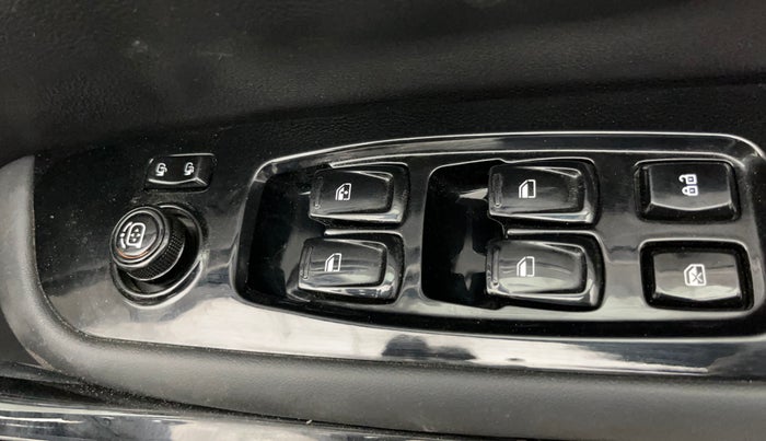 2023 Mahindra XUV700 AX 7 P AT 7 STR, Petrol, Automatic, 11,821 km, Driver Side Door Panels Control