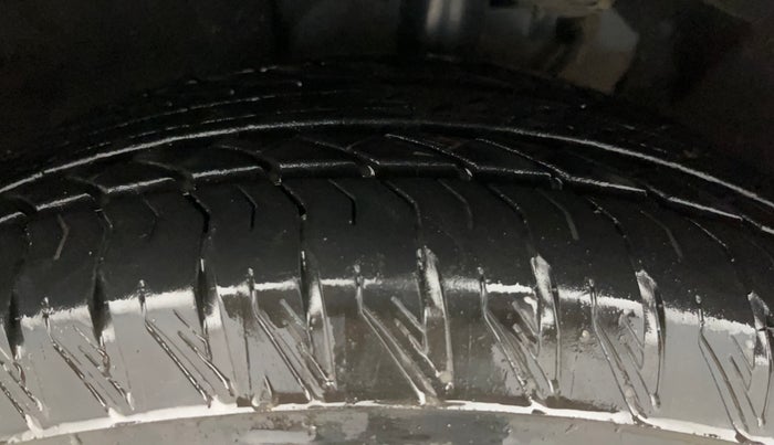 2023 Mahindra XUV700 AX 7 P AT 7 STR, Petrol, Automatic, 11,821 km, Left Front Tyre Tread