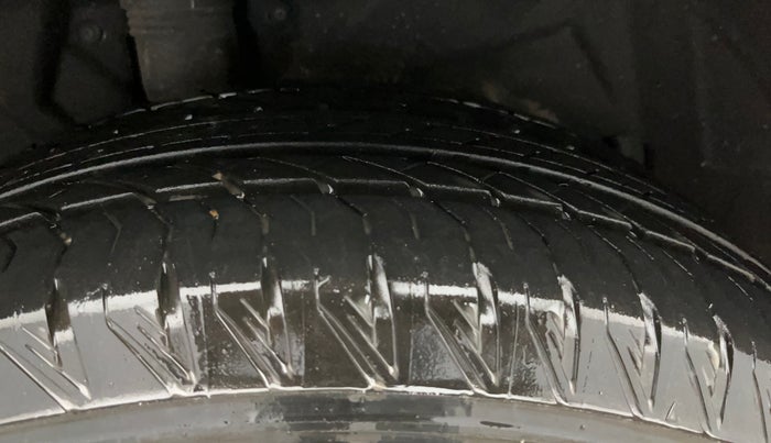 2023 Mahindra XUV700 AX 7 P AT 7 STR, Petrol, Automatic, 11,821 km, Right Rear Tyre Tread