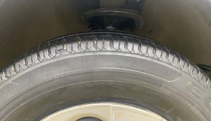 2014 Maruti Ritz VXI, Petrol, Manual, 54,216 km, Right Front Tyre Tread