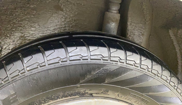 2014 Maruti Ritz VXI, Petrol, Manual, 54,216 km, Left Rear Tyre Tread