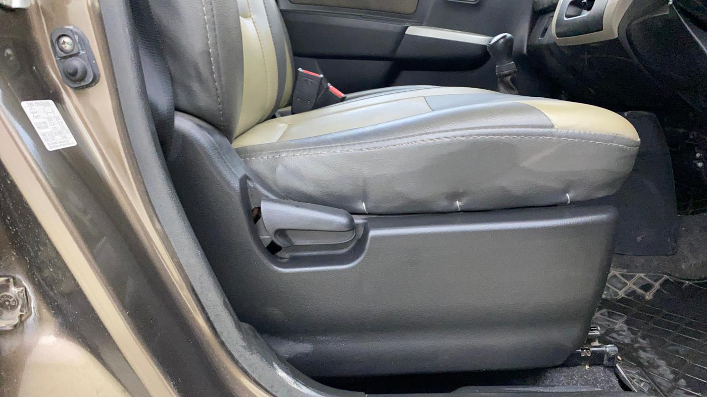 2013 Maruti Wagon R 1.0 LXI, Petrol, Manual, 37,023 km, Driver Side Adjustment Panel