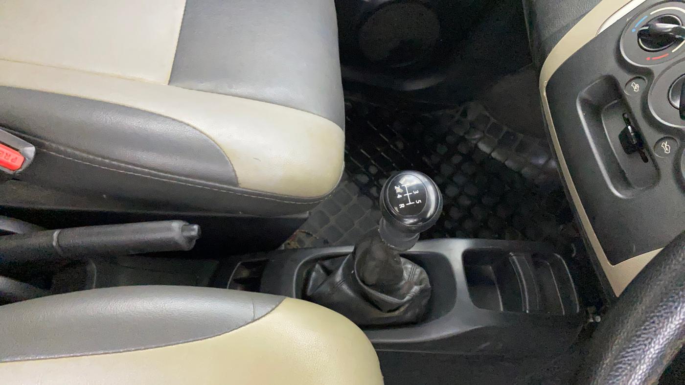 2013 Maruti Wagon R 1.0 LXI, Petrol, Manual, 37,023 km, Gear Lever