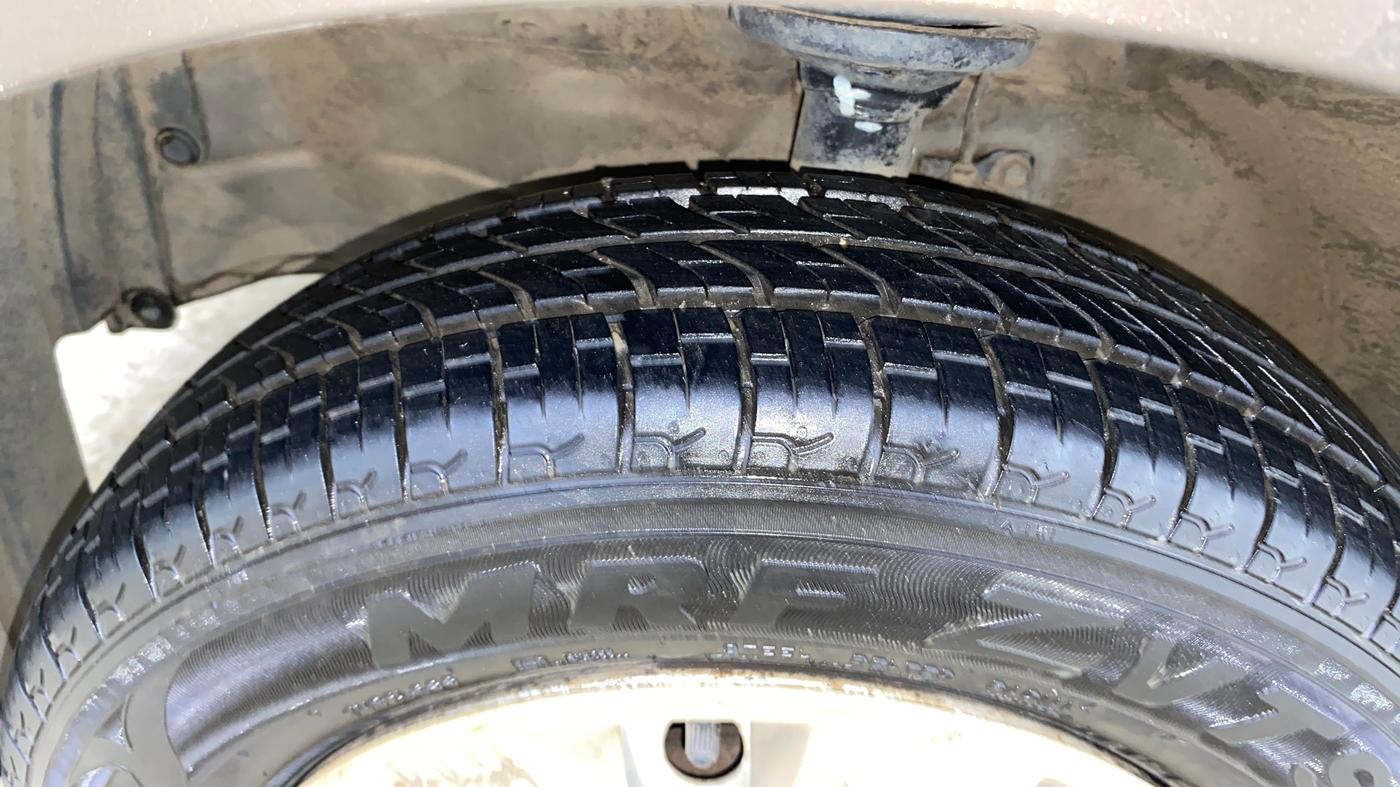 2013 Maruti Wagon R 1.0 LXI, Petrol, Manual, 37,023 km, Left Front Tyre Tread