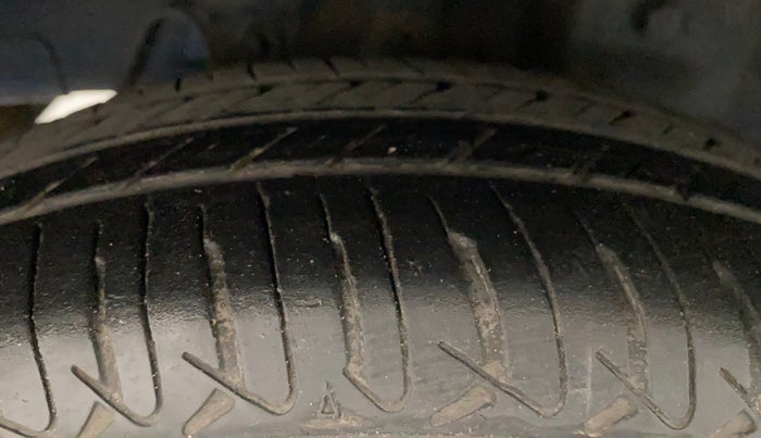 2013 Hyundai Eon MAGNA +, Petrol, Manual, 93,605 km, Right Rear Tyre Tread