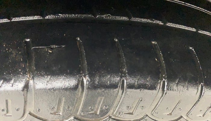 2017 Mahindra XUV500 W6 AT, Diesel, Automatic, 1,01,564 km, Left Rear Tyre Tread