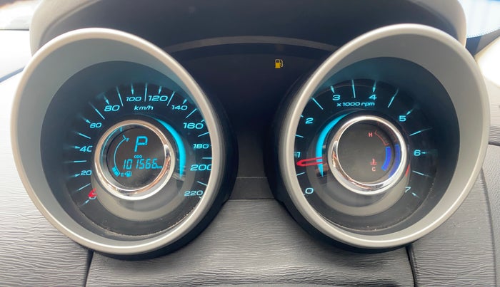 2017 Mahindra XUV500 W6 AT, Diesel, Automatic, 1,01,564 km, Odometer Image