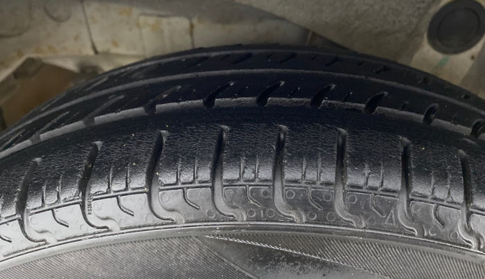2012 Hyundai Santro Xing GLS, CNG, Manual, 1,09,213 km, Right Rear Tyre Tread