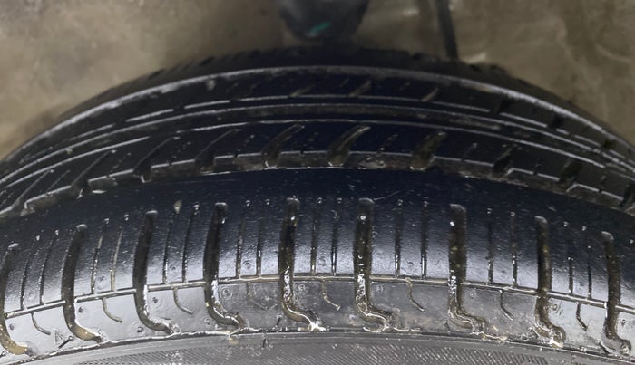2017 Maruti Alto K10 VXI P, Petrol, Manual, 64,279 km, Left Front Tyre Tread