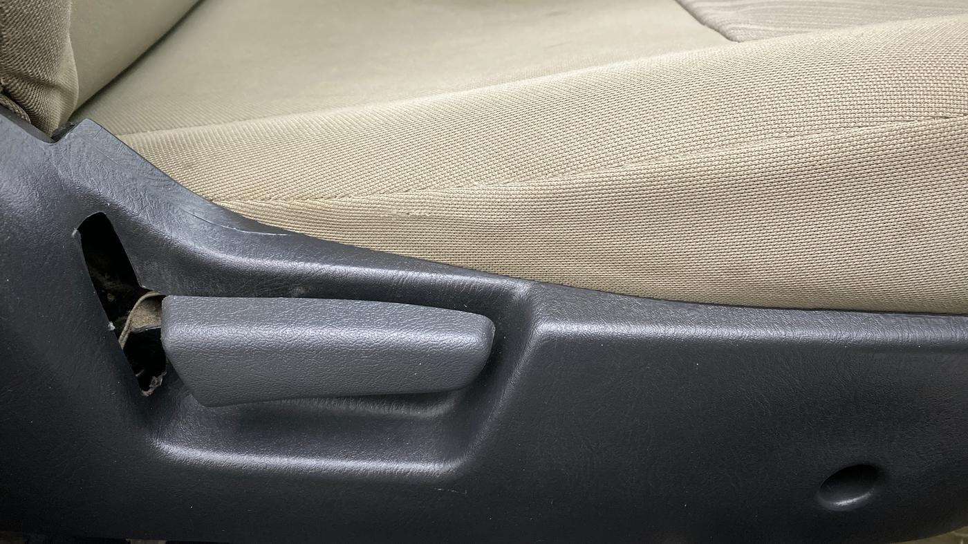 2017 Maruti Alto K10 VXI P, Petrol, Manual, 64,279 km, Driver Side Adjustment Panel