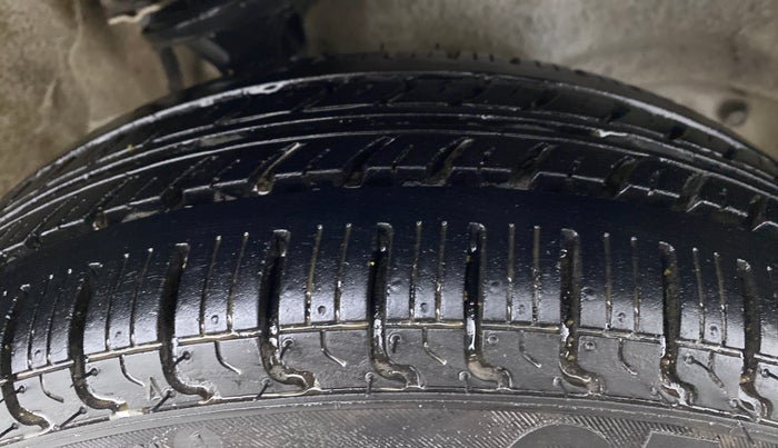 2017 Maruti Alto K10 VXI P, Petrol, Manual, 64,279 km, Right Front Tyre Tread