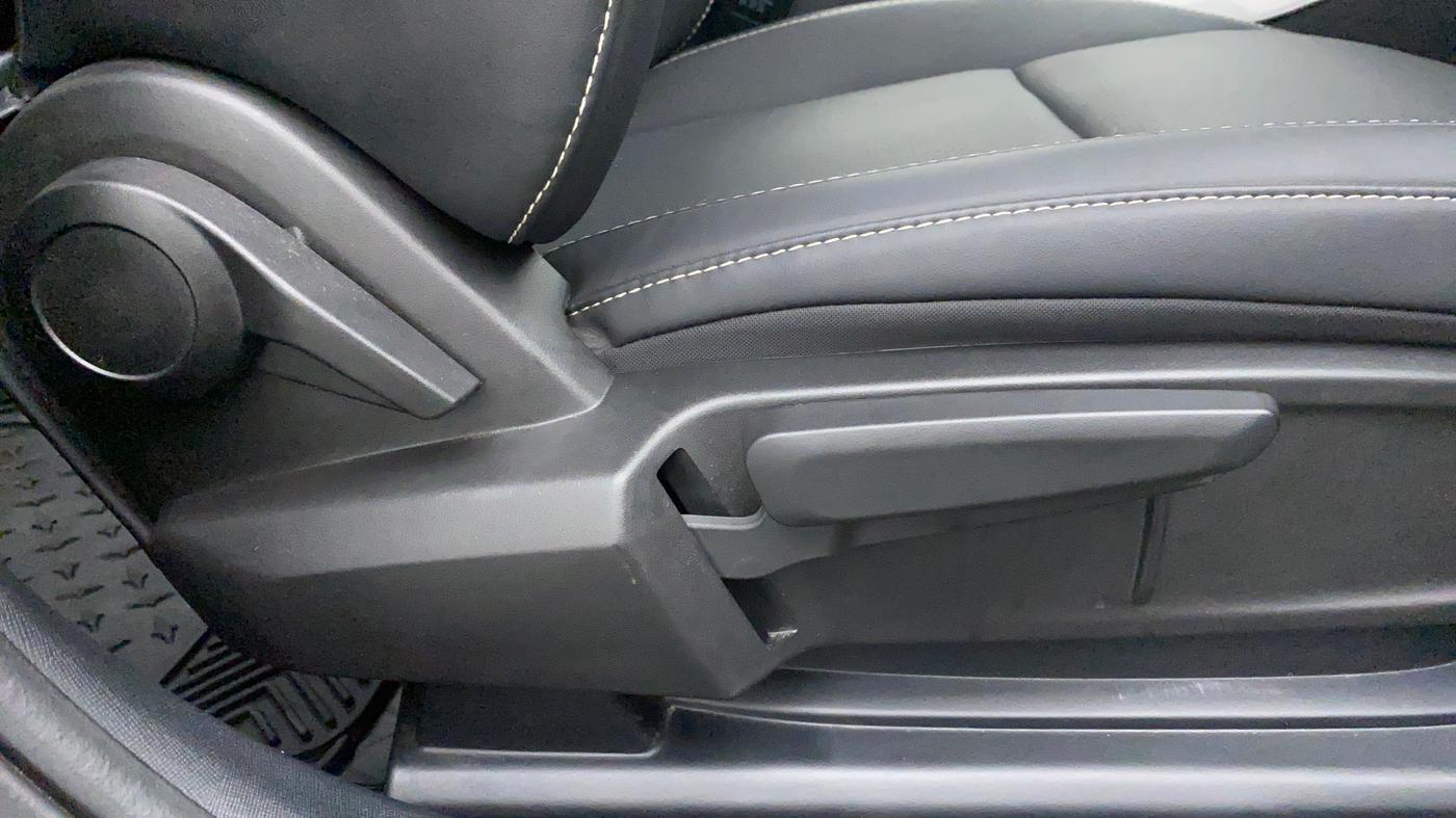 2022 Tata ALTROZ XZ + 1.2 RTN, Petrol, Manual, 2,481 km, Driver Side Adjustment Panel