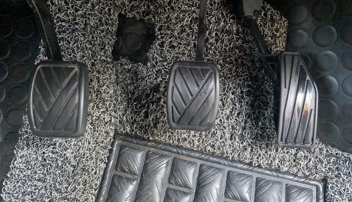 2019 Maruti Swift VDI, Diesel, Manual, 81,018 km, Pedals