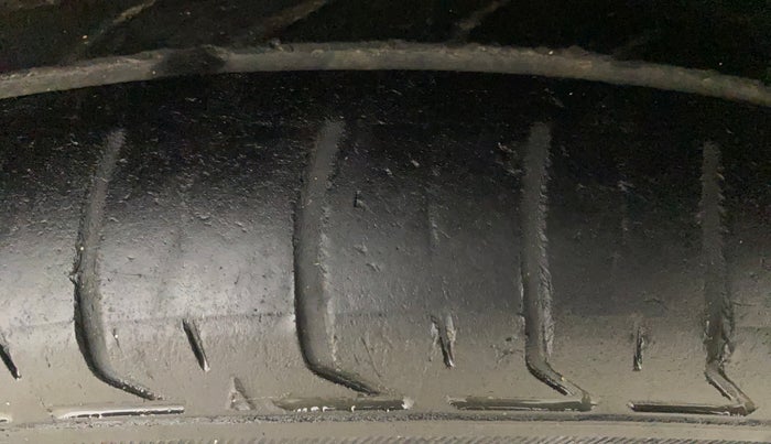 2019 Maruti Swift VDI, Diesel, Manual, 81,018 km, Right Front Tyre Tread