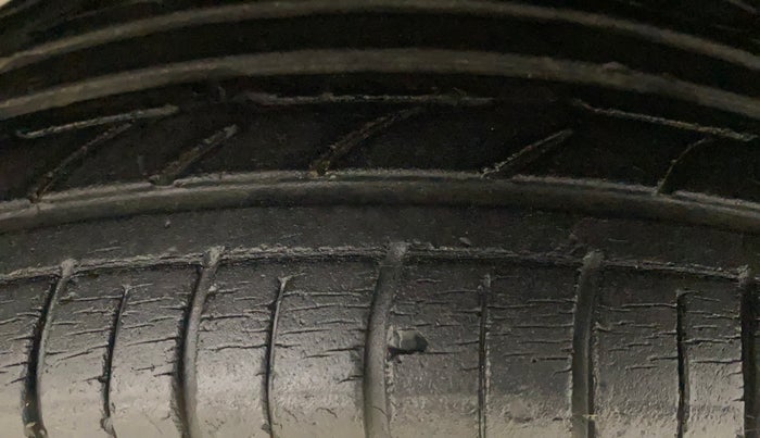 2019 Maruti Swift VDI, Diesel, Manual, 81,018 km, Left Front Tyre Tread