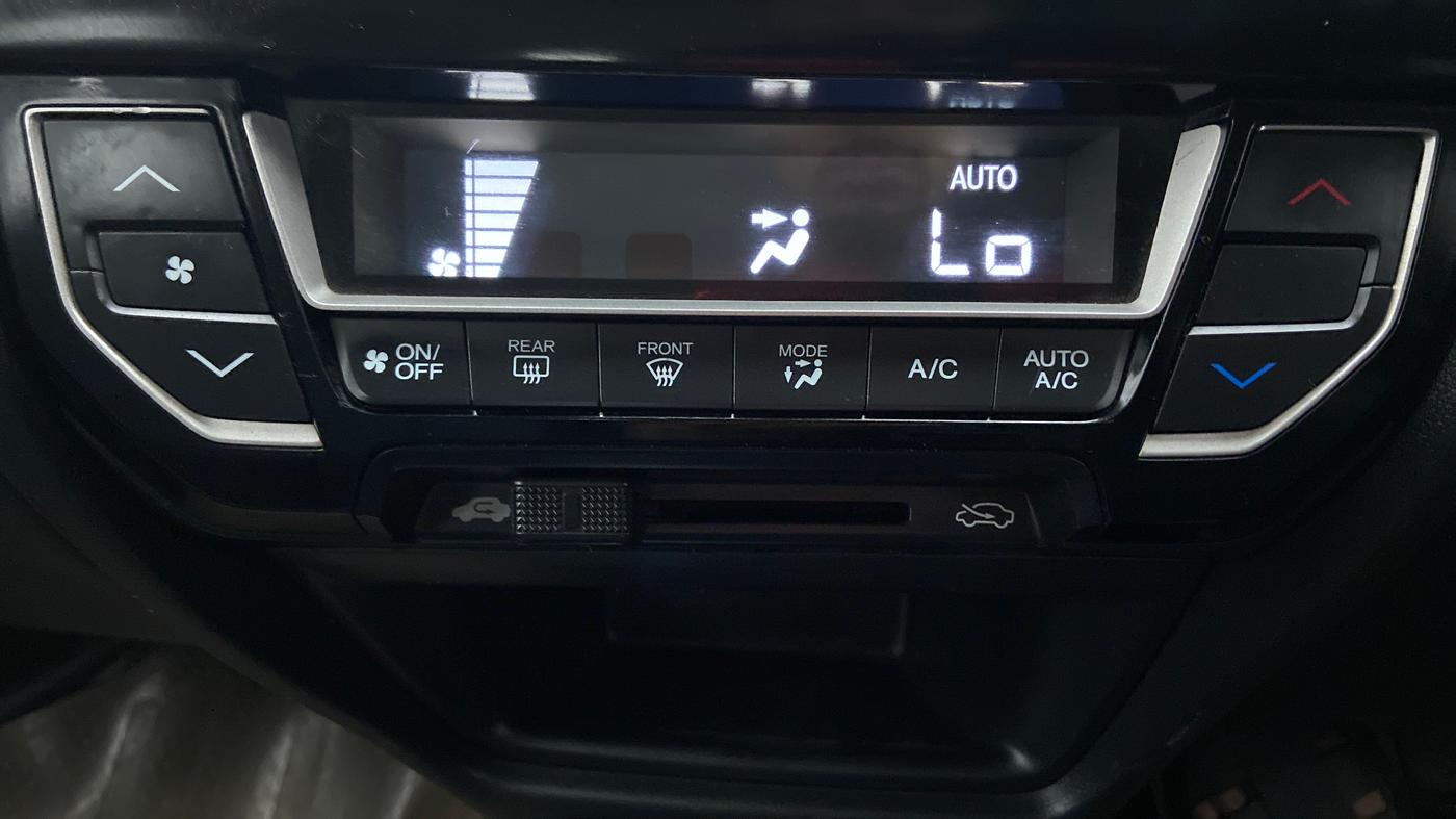 2016 Honda BR-V 1.5 i- DTEC V, Diesel, Manual, 1,01,727 km, Automatic Climate Control