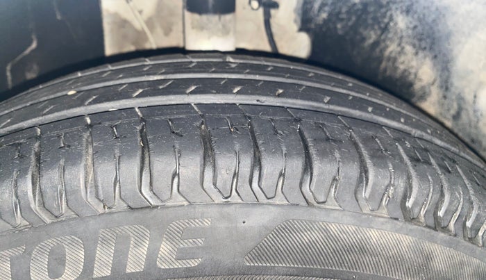 2021 Tata ALTROZ XE PLUS PETROL, Petrol, Manual, 24,791 km, Right Front Tyre Tread