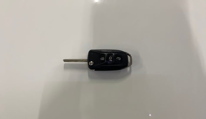 2021 Tata ALTROZ XE PLUS PETROL, Petrol, Manual, 24,791 km, Key Close Up